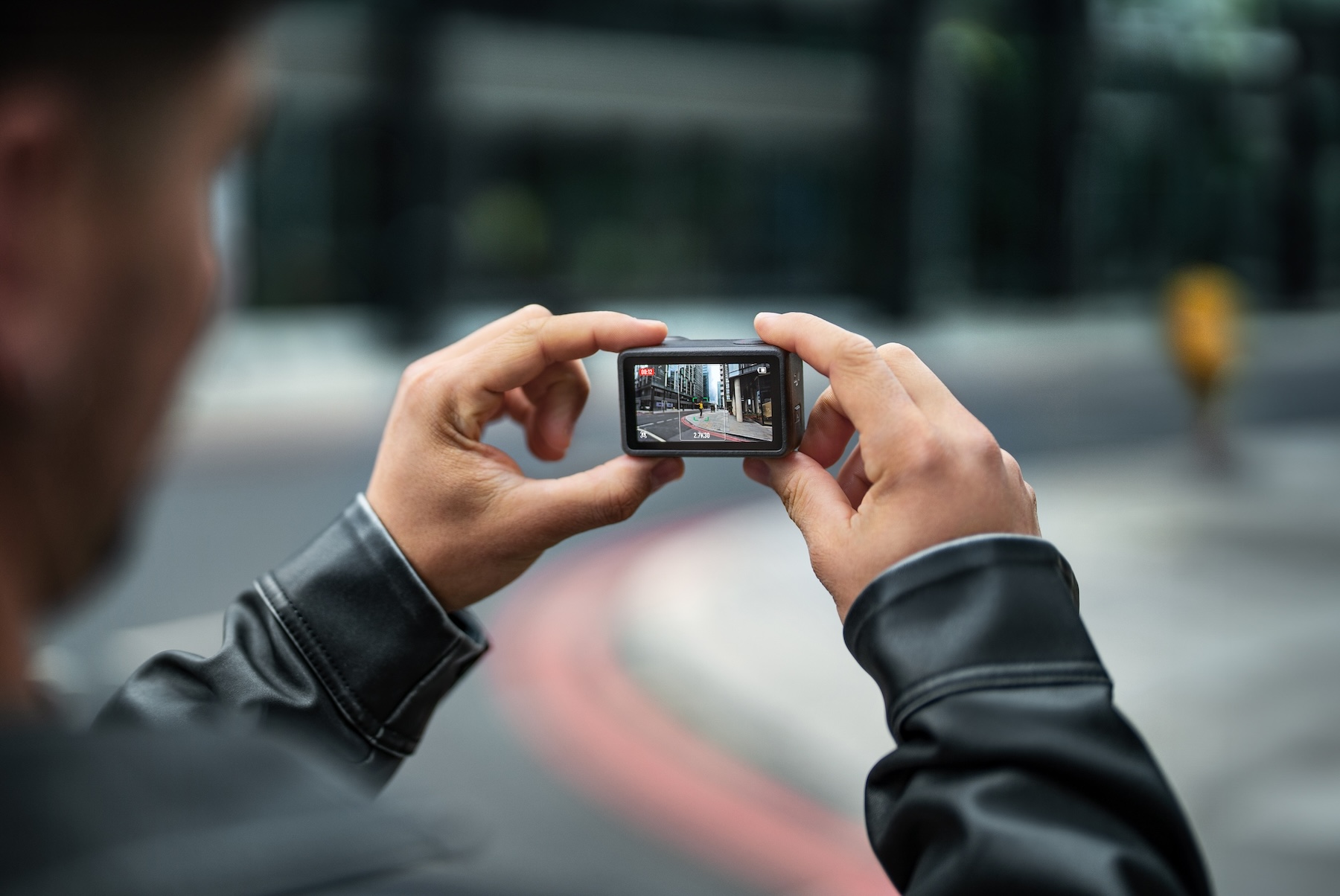 Osmo Action 5 Pro_Vlogging_Subject Centering & Tracking _城市vlog_人物居中和跟随